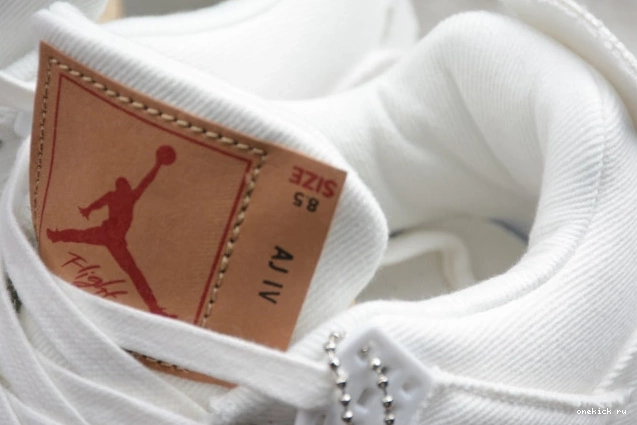 Chep Onekick x 4 'White' Levi's AO2571-100 Jordan Air 0525